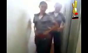 Mujeres Policias Uniformadas y echando desmadre mostrando tanga
