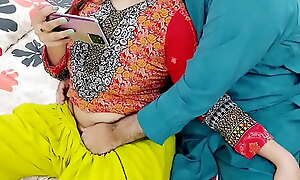 PAKISTANI REAL HUSBAND WIFE WATCHING DESI Pornography ON MOBILE THAN HAVE ANAL SEX On every side Seeming HOT HINDI AUDIO