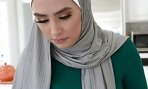 I Caught My New Zealand Hot Muslim Hijab Step Mom Masturbating & That babe Sucked Me Retire from For My Gun down
