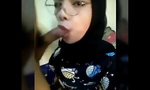 Bokep Indonesia - Jilbab Oral - http://bit.ly/ukhtinakal