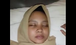 Indonesian cewek jilbab dientot fastening 1 480p