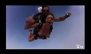Unadorned hot girls skydiving!