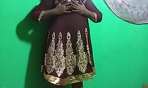 desi  indian tamil telugu kannada malayalam hindi horny vanitha showing big chest and shaved pussy  press hard chest press nip ill feeling pussy masturbation using cucumber