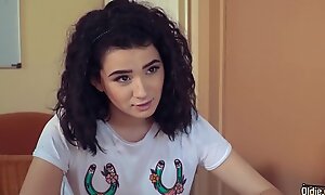 Cute Legal age teenager Fucked by Big Cock Grandpa Cums anent her mouth with cumplay